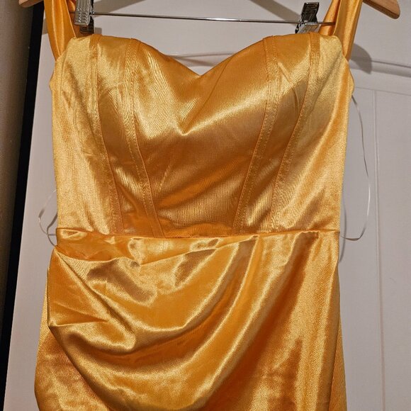 Satin formal - Picture 2 of 3